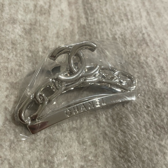 CHANEL Beauty Silver METAL Claw Clip - Picture 1 of 4